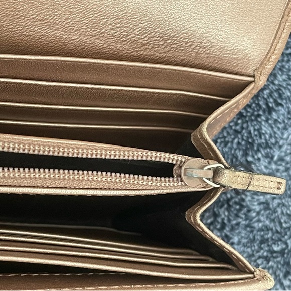 GUCCI Pink Guccissima Long Wallet with Gold Interlocking Heart Accent - Picture 10 of 12